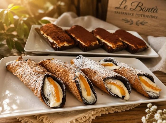 Cannoli plnené ricottou s kandizovaným pomarančom a tiramisu